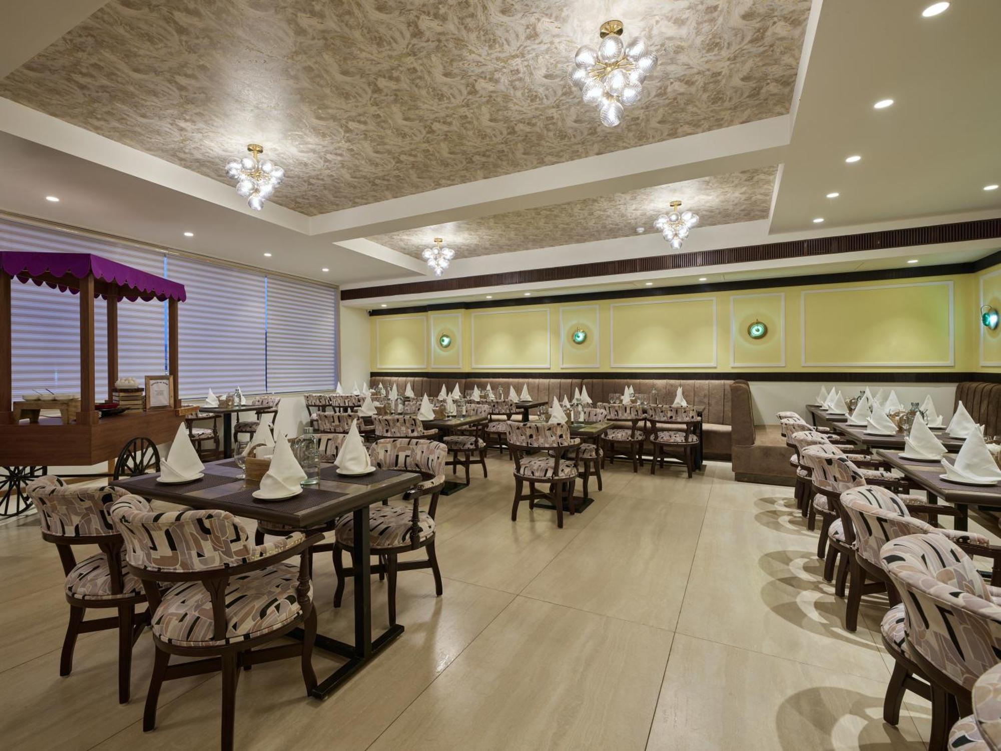 Regenta Place Gwalior Exterior photo
