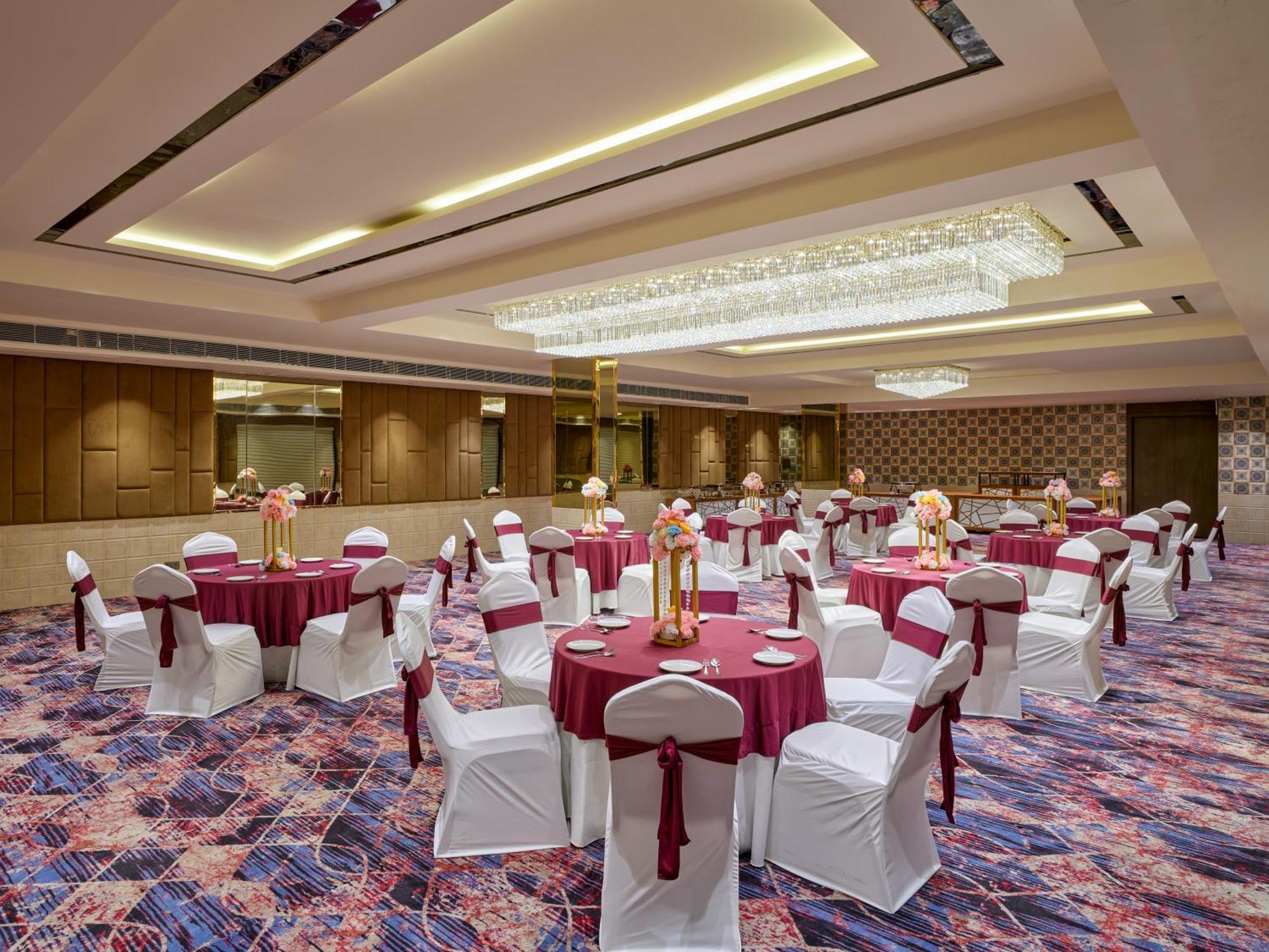 Regenta Place Gwalior Exterior photo
